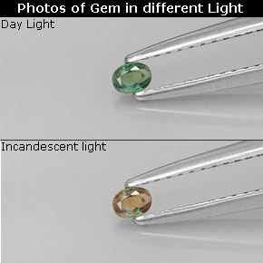 0.08カラットの天然グリーン/レッドアレキサンドライト（2.9×2.2 mm・オーバルカット）