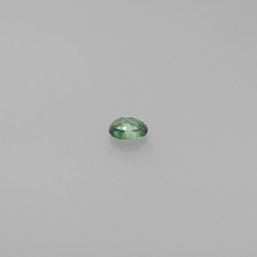 0.08カラットの天然グリーン/レッドアレキサンドライト（2.9×2.2 mm・オーバルカット）