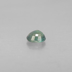 0.16カラットの天然グリーン/レッドアレキサンドライト（3.4×2.6 mm・オーバルカット）