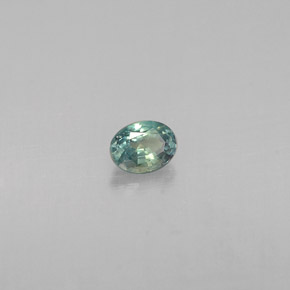 0.13カラットの天然グリーン/レッドアレキサンドライト（3.3×2.5 mm・オーバルカット）
