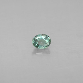 0.11カラットの天然グリーン/レッドアレキサンドライト（3.1×2.5 mm・オーバルカット）
