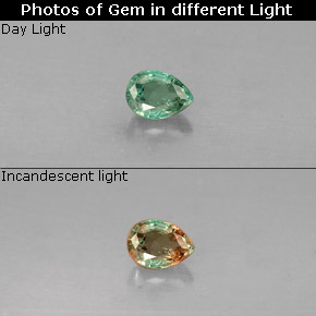 0.15カラットの天然グリーン/レッドアレキサンドライト（3.6×2.6 mm・洋梨の形）