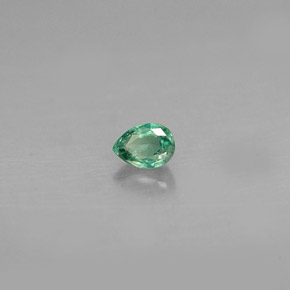 0.15カラットの天然グリーン/レッドアレキサンドライト（3.6×2.6 mm・洋梨の形）
