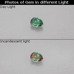 0.09カラットの天然グリーン/レッドアレキサンドライト（3.2×2.5 mm・洋梨の形）