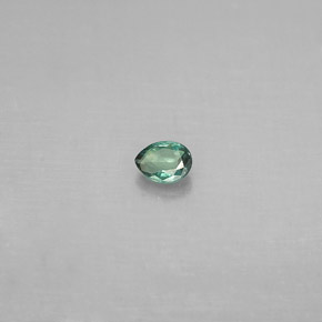 0.09カラットの天然グリーン/レッドアレキサンドライト（3.2×2.5 mm・洋梨の形）