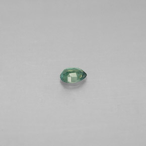 0.09カラットの天然グリーン/レッドアレキサンドライト（3.2×2.5 mm・洋梨の形）