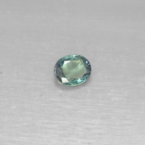 0.18カラットの天然グリーン/レッドアレキサンドライト（3.8×3.2 mm・オーバルカット）