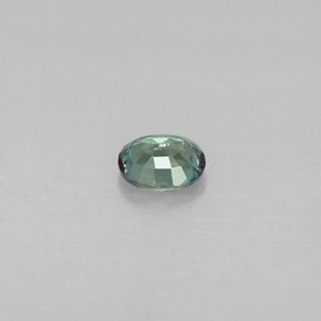 0.18カラットの天然グリーン/レッドアレキサンドライト（3.8×3.2 mm・オーバルカット）