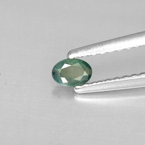 0.15カラットの天然グリーン/レッドアレキサンドライト（3.9×2.8 mm・オーバルカット）
