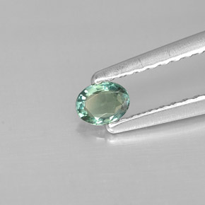 0.17カラットの天然グリーン/レッドアレキサンドライト（3.8×2.9 mm・オーバルカット）