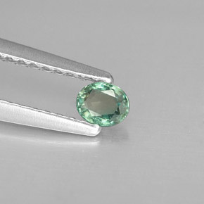 0.15カラットの天然グリーン/レッドアレキサンドライト（3.7×3 mm・オーバルカット）