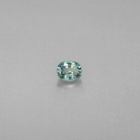 0.13カラットの天然グリーン/レッドアレキサンドライト（3.2×2.6 mm・オーバルカット）