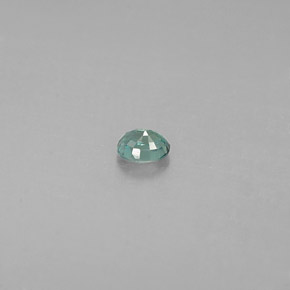 0.13カラットの天然グリーン/レッドアレキサンドライト（3.2×2.6 mm・オーバルカット）