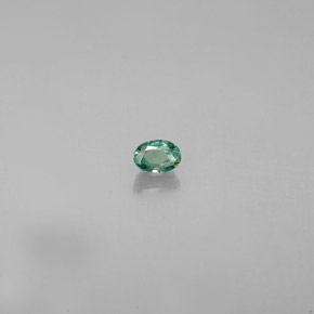 0.12カラットの天然グリーン/レッドアレキサンドライト（3.1×2.3 mm・オーバルカット）