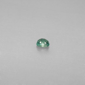 0.12カラットの天然グリーン/レッドアレキサンドライト（3.1×2.3 mm・オーバルカット）