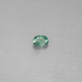 0.13カラットの天然グリーン/レッドアレキサンドライト（3.6×2.6 mm・オーバルカット）