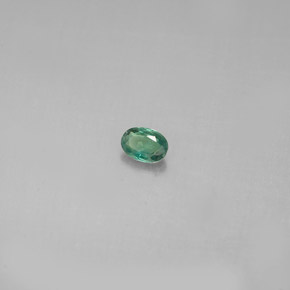 0.13カラットの天然グリーン/レッドアレキサンドライト（3.6×2.6 mm・オーバルカット）