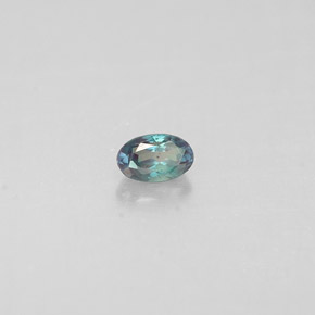 0.12カラットの天然グリーン/レッドアレキサンドライト（3.4×2.1 mm・オーバルカット）