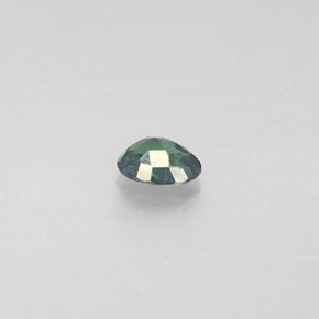 0.14カラットの天然グリーン/レッドアレキサンドライト（3.6×2.6 mm・オーバルカット）