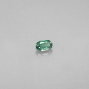 0.12カラットの天然グリーン/レッドアレキサンドライト（3.5×2.2 mm・オーバルカット）