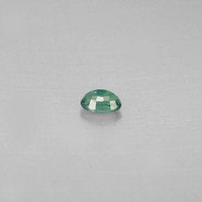 0.12カラットの天然グリーン/レッドアレキサンドライト（3.5×2.2 mm・オーバルカット）