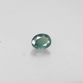 0.14カラットの天然グリーン/レッドアレキサンドライト（3.3×2.6 mm・オーバルカット）