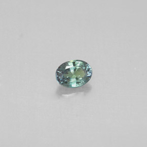0.14カラットの天然グリーン/レッドアレキサンドライト（3.6×2.6 mm・オーバルカット）