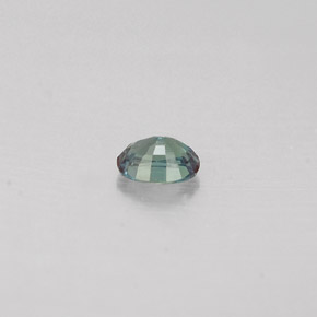 0.14カラットの天然グリーン/レッドアレキサンドライト（3.6×2.6 mm・オーバルカット）
