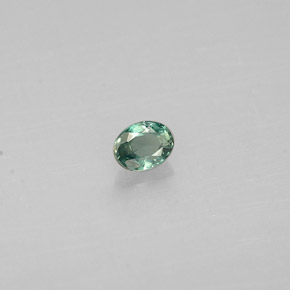 0.09カラットの天然グリーン/レッドアレキサンドライト（3×2.3 mm・オーバルカット）