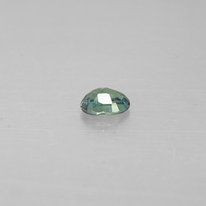 0.10カラットの天然グリーン/レッドアレキサンドライト（3.3×2.3 mm・オーバルカット）