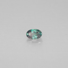 0.11カラットの天然グリーン/レッドアレキサンドライト（3.2×2.1 mm・オーバルカット）