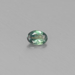 0.11カラットの天然グリーン/レッドアレキサンドライト（3.6×2.5 mm・オーバルカット）