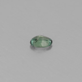 0.11カラットの天然グリーン/レッドアレキサンドライト（3.6×2.5 mm・オーバルカット）