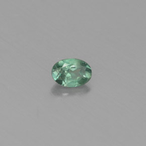 0.13カラットの天然グリーン/レッドアレキサンドライト（3.6×2.5 mm・オーバルカット）