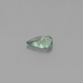 0.13カラットの天然グリーン/レッドアレキサンドライト（4.1×3 mm・洋梨の形）