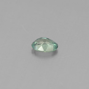 0.15カラットの天然グリーン/レッドアレキサンドライト（3.8×2.8 mm・オーバルカット）