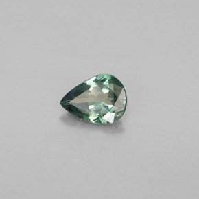 0.28カラットの天然グリーン/レッドアレキサンドライト（5.1×3.8 mm・洋梨の形）