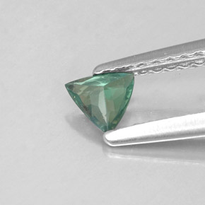0.19カラットの天然グリーン/レッドアレキサンドライト（4.3×3.9 mm・トリリアント）