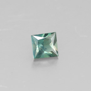 0.23カラットの天然グリーン/レッドアレキサンドライト（3.5×3.4 mm・四角）