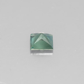 0.23カラットの天然グリーン/レッドアレキサンドライト（3.5×3.4 mm・四角）