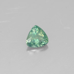0.24カラットの天然グリーン/レッドアレキサンドライト（3.8×3.7 mm・トリリアント）