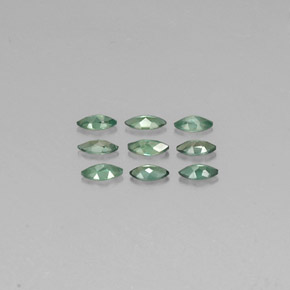 カラットの天然グリーン/レッドアレキサンドライト（3.8×1.9 mm・マーキス）