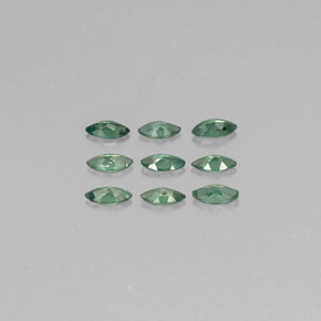 カラットの天然グリーン/レッドアレキサンドライト（3.9×1.9 mm・マーキス）