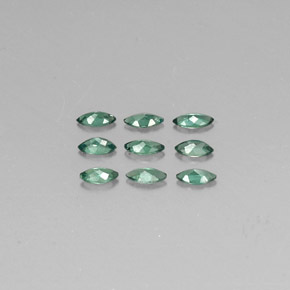 カラットの天然グリーン/レッドアレキサンドライト（3.8×1.9 mm・マーキス）