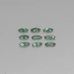 カラットの天然グリーン/レッドアレキサンドライト（3.9×1.9 mm・マーキス）