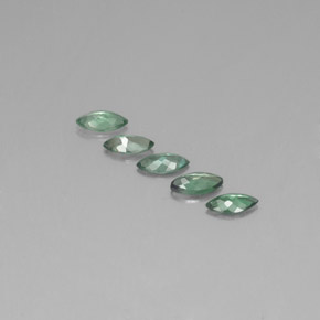 カラットの天然グリーン/レッドアレキサンドライト（5.9×3 mm・マーキス）