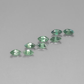 カラットの天然グリーン/レッドアレキサンドライト（4.9×2.5 mm・マーキス）
