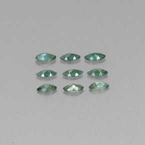 カラットの天然グリーン/レッドアレキサンドライト（3.8×2 mm・マーキス）