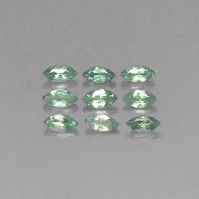 カラットの天然グリーン/レッドアレキサンドライト（3.9×2 mm・マーキス）