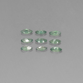 カラットの天然グリーン/レッドアレキサンドライト（3.9×2 mm・マーキス）